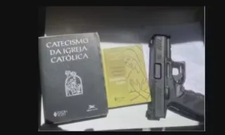 Imagem ilustrativa da imagem STF recebe ameaça com imagem de uma arma e livros religiosos