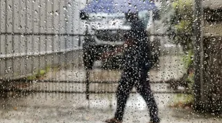 Imagem ilustrativa da imagem Sem luz e com chuva: temporal a caminho de Niterói