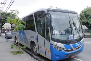 Imagem ilustrativa da imagem Terror no frescão da Mauá: ladrões aterrorizam ônibus de Alcântara no Rio