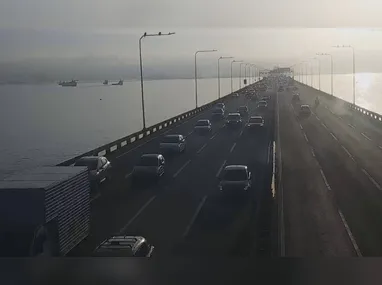 Imagem ilustrativa da imagem Acidente com caminhões fecha pistas na Ponte Rio-Niterói