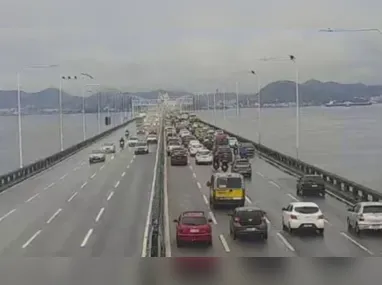 Imagem ilustrativa da imagem Acidente deixa trânsito lento na Ponte Rio-Niterói