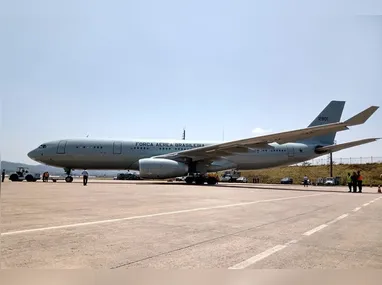 Imagem ilustrativa da imagem Avião com repatriados do Líbano aterrissa em solo brasileiro