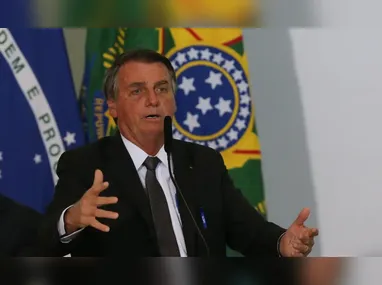 Imagem ilustrativa da imagem Bolsonaro critica inquérito da PF sobre golpe: 'Historinha'