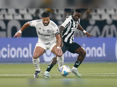 Luiz Henrique e Gregore comemorando a vitória diante do Palmeiras pelo Brasileirão