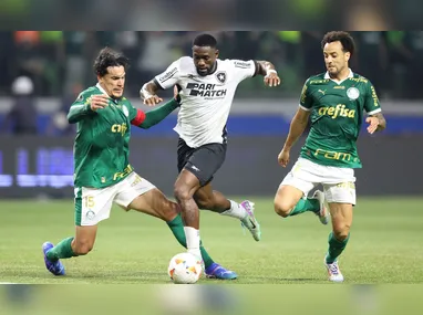 Luiz Henrique e Gregore comemorando a vitória diante do Palmeiras pelo Brasileirão