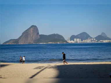 Imagem ilustrativa da imagem Cadê o sol de verão? Veja a previsão do tempo no fim de semana