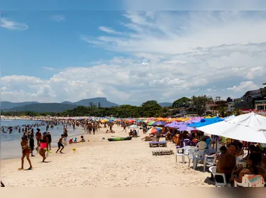 Imagem ilustrativa da imagem Calorão lota praias de Niterói em plena terça-feira