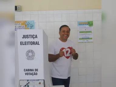 O candidato acompanhou a apuração em uma costelaria, em São Francisco, na Zona Sul da cidade