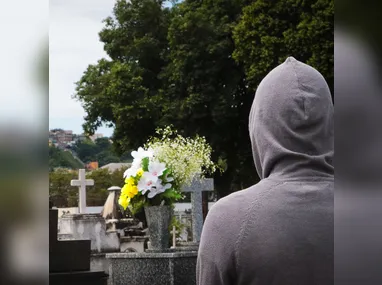 Montar um altar para homenagear os que partiram é tradição de muitas culturas