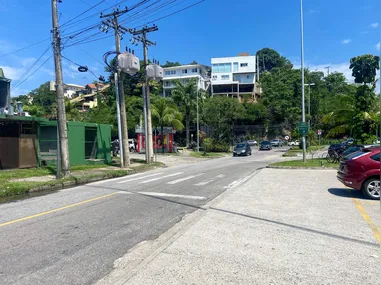 Imagem ilustrativa da imagem Flagrante! Casal usa até criança para furtar supermercado em Niterói; vídeo