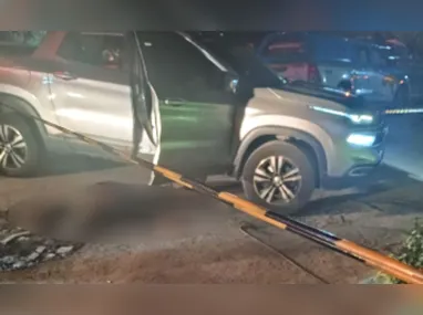 Casal estava no drive-thru de um restaurante