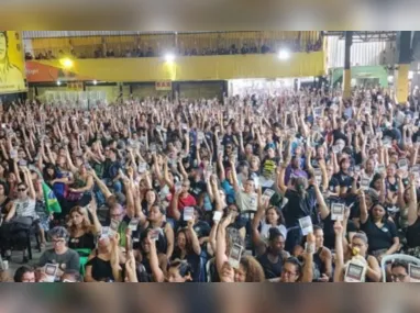 Imagem ilustrativa da imagem Professores iniciam greve com protesto no Centro do Rio