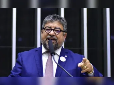 Presidente Lula assinou a Lei ao lado do ministro André Fufuca (Esporte), a deputada Erika Kokay (autora da lei), a senadora Eliziane Gama e a ministra Macaé Evaristo (Direitos Humanos e Cidadania)