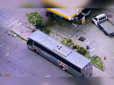 Na ação, foram apreendidos seis fuzis, duas pistolas, carregadores e munições