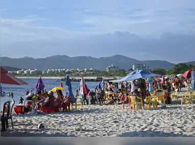 Imagem ilustrativa da imagem Valor máximo para alugar mesas em praias é fixado em Niterói