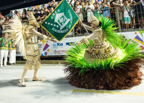 A escola ganhando onze títulos do Grupo Especial de Niterói e quatro títulos do “Academias do Samba”