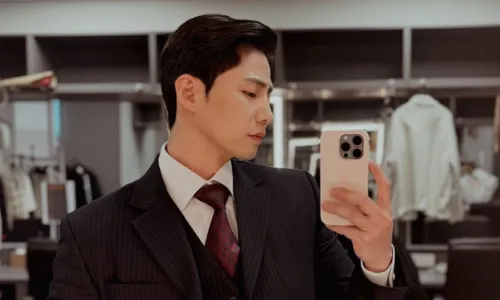 Song Jae-Rim ficou conhecido por suas atuações em Fadas da Limpeza (2018) e Queen Woo (2024)