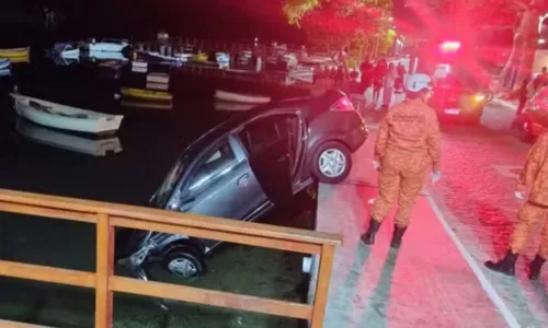 Equipes do Corpo de Bombeiros foram acionadas e socorreram a mulher