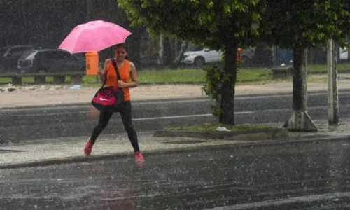 Os maiores riscos oferecidos pelas chuvas no Rio são deslizamentos de encostas e enchentes