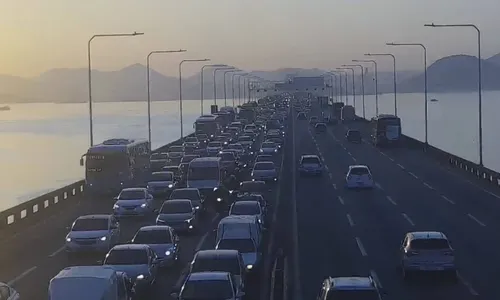 Congestionamento vai da Reta do Cais até a praça do pedágio