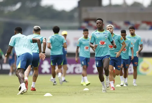 Vini Jr. retorna ao time titular por lesão de Rodrygo