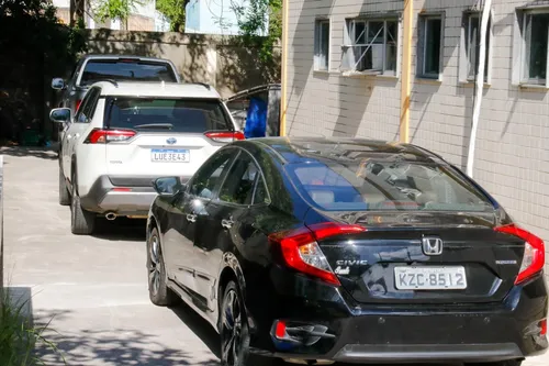 Quatro carros de luxo estão entre as apreensões