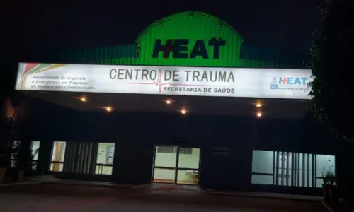 Os jardins e a fachada do Centro de Trauma do Heat também ganharam iluminação especial