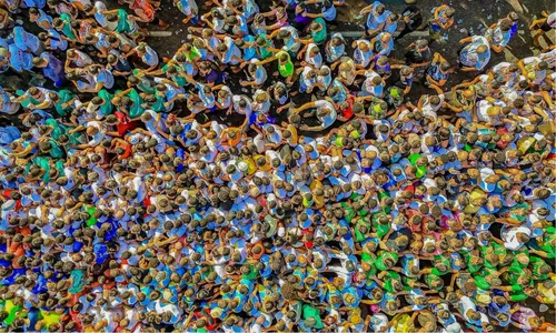 Populares, celebridades e autoridades públicas acompanharam a imagem de Nossa Senhora de Nazaré