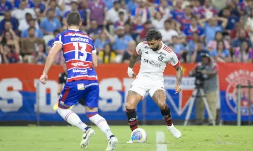 O primeiro tempo foi marcado por um ritmo intenso, com as duas equipes buscando criar chances