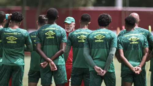 Mano Menezes definirá o time titular no treino de quinta (21)