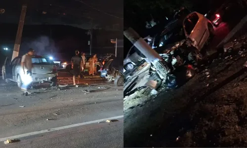 Um dos veículos colidiu de frente com um poste