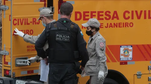 Segundo a Polícia Militar, uma equipe do 35º BPM (Itaboraí), estava em patrulhamento quando recebeu um chamado em apoio ao Corpo de Bombeiros