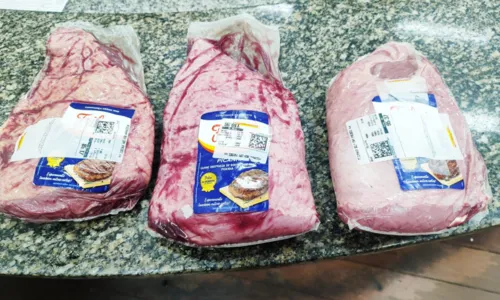 Durante a abordagem, foram encontrados três pacotes de picanha