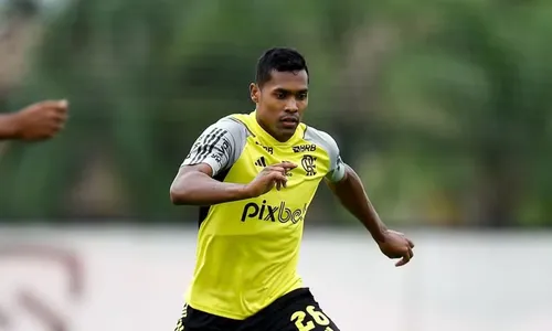 Lateral-esquerdo chegou ao Flamengo na janela de transferências do meio do ano