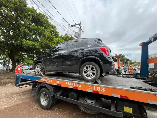 Carros foram rebocados