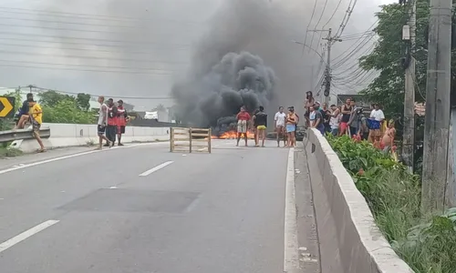 Pista sentindo São Paulo foi fechada