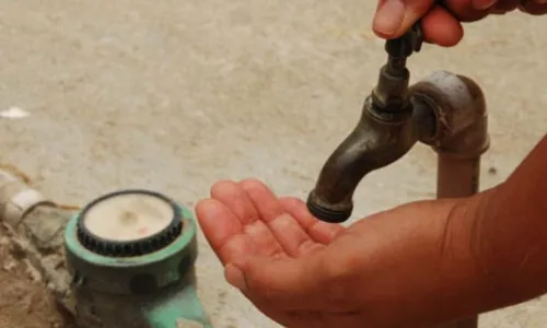 Morador relata que concessionária não resolve o problema