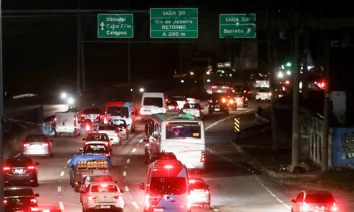 Uma faixa precisou ser bloqueada sentido Região dos Lagos