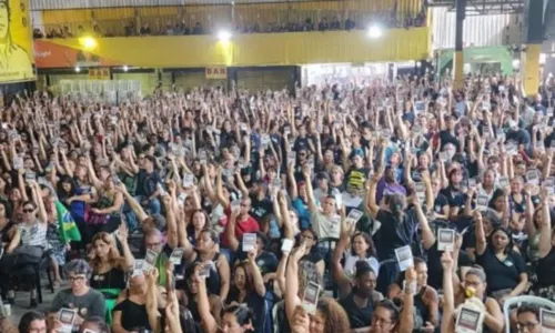 A greve foi decidida em uma assembleia geral neste domingo (24)