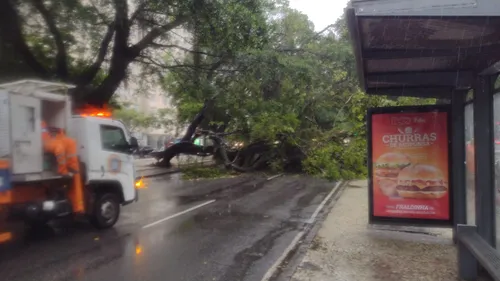 Trânsito foi interditado na altura do Praia Shopping