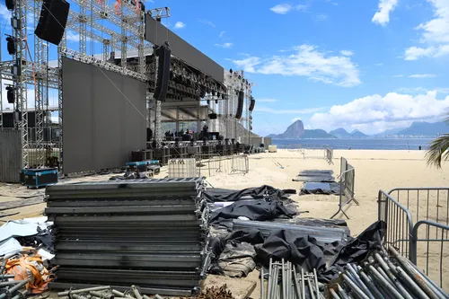 O palco está quase todo montado na Praia de Icaraí