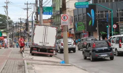 Veículos estacionados fora das novas normas estarão sujeitos à remoção