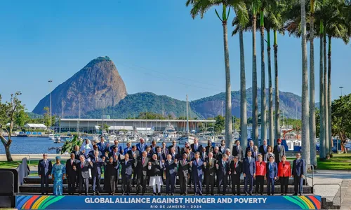 Foto foi realizada no jardim do MAM, com o Pão de Açúcar ao fundo