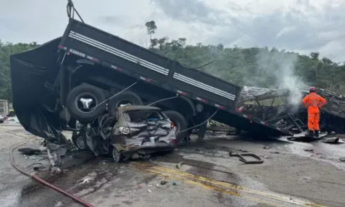 Acidente com ônibus, carreta e carro deixa ao menos 38 mortos em Minas Gerais