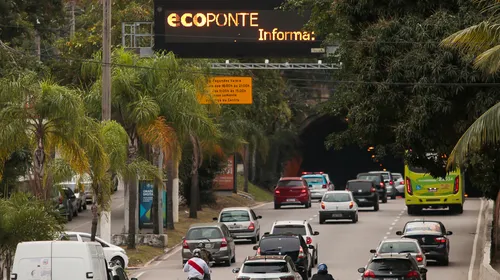 O caso ocorreu por volta de 7h50, assustando pedestres e motoristas