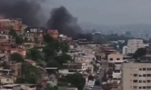 Segundo moradores, a operação teve início por volta das 5h20