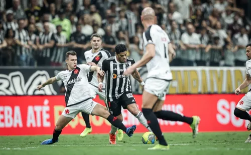 Vasco tentou reagir, mas a defesa não conseguiu segurar o ataque do Galo