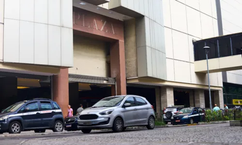 O Plaza Shopping é o único da região, que funcionará em horário reduzido neste sábado