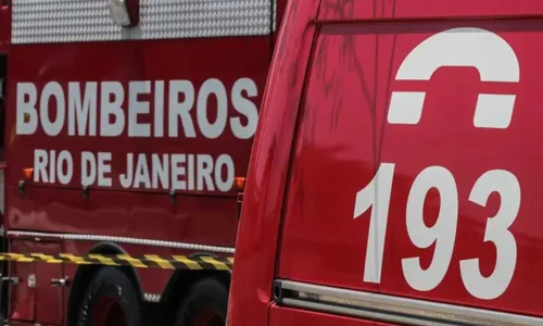 Equipes do Corpo de Bombeiros foram acionados e estão no local