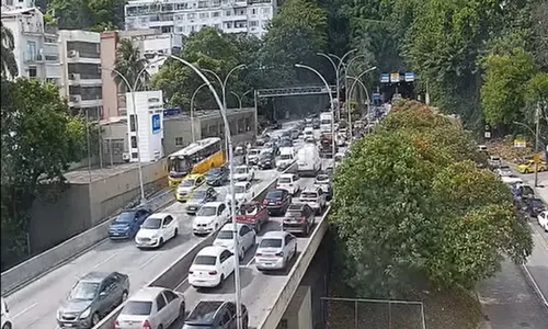 O trânsito no local está intenso